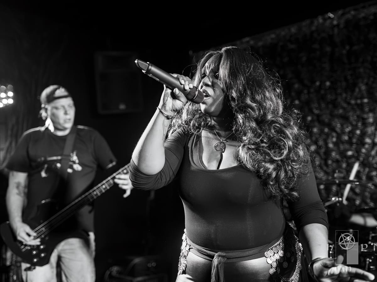 Iperion live band shot